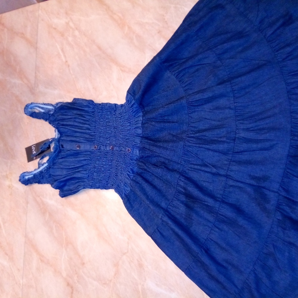 Dress - Picture 3 of 4